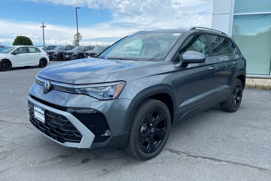 2025 Volkswagen Taos SEL photo 1