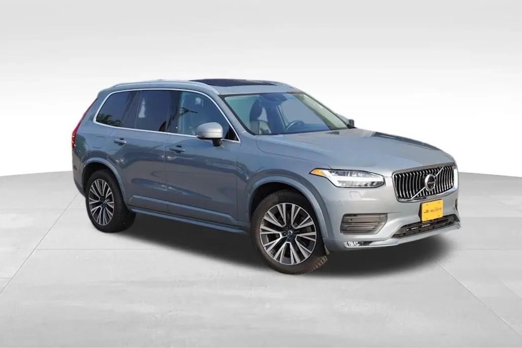 2022 Volvo XC90 T6 Momentum AWD photo 1