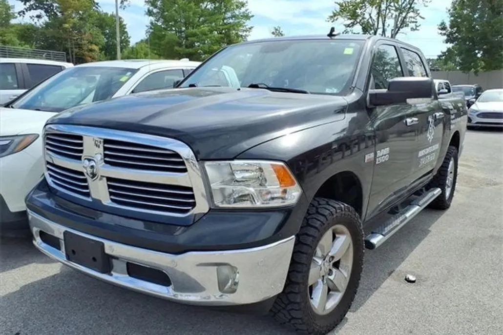 2017 Ram 1500 SLT photo 1