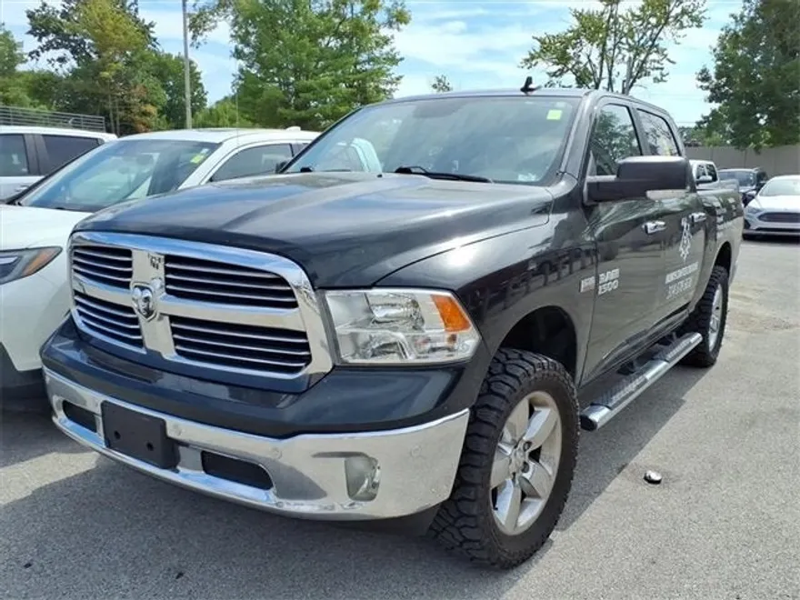 2017 Ram 1500 SLT photo 1