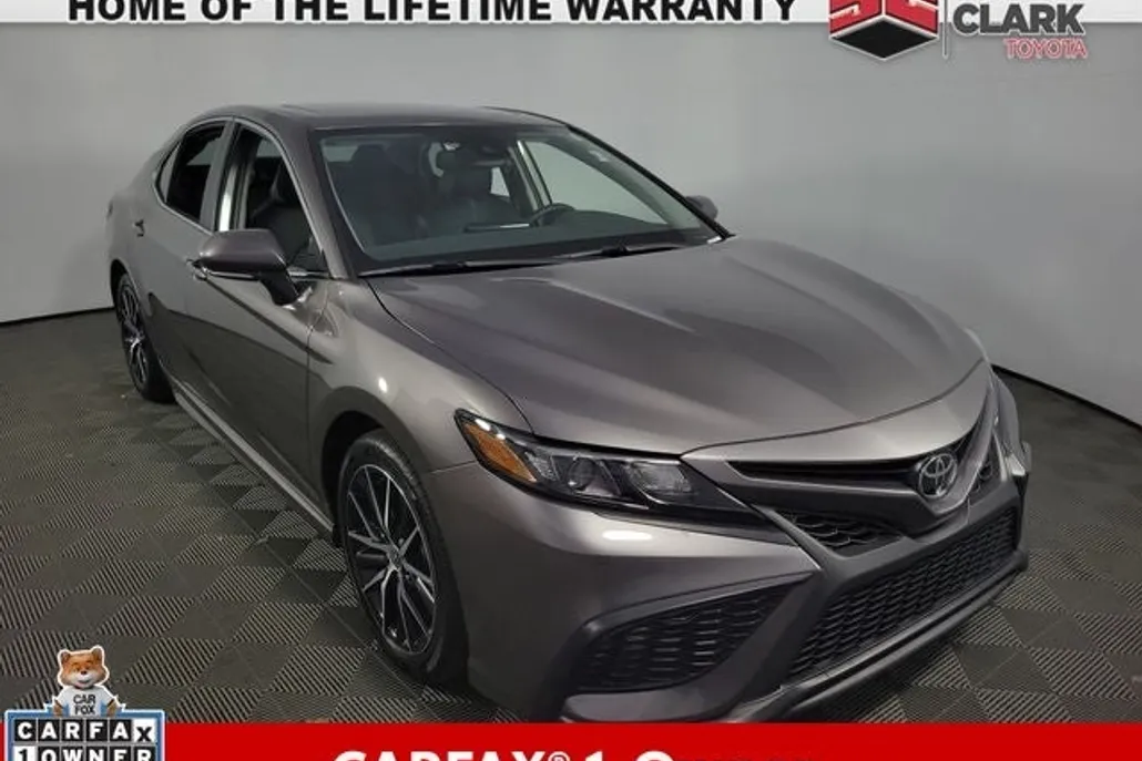 2024 Toyota Camry SE photo 1