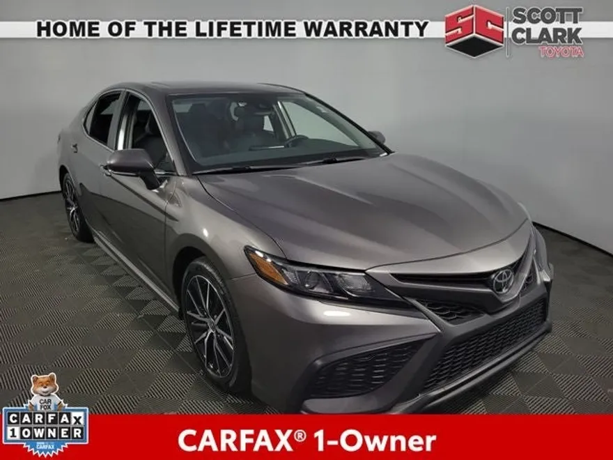 2024 Toyota Camry SE photo 1