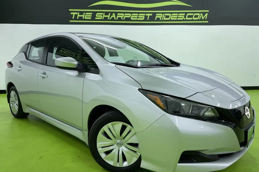 2025 Nissan Leaf S photo 1