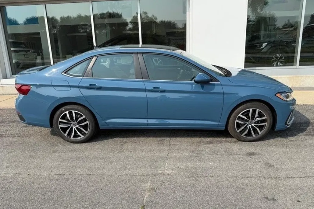 2025 Volkswagen Jetta 1.5T SE photo 1