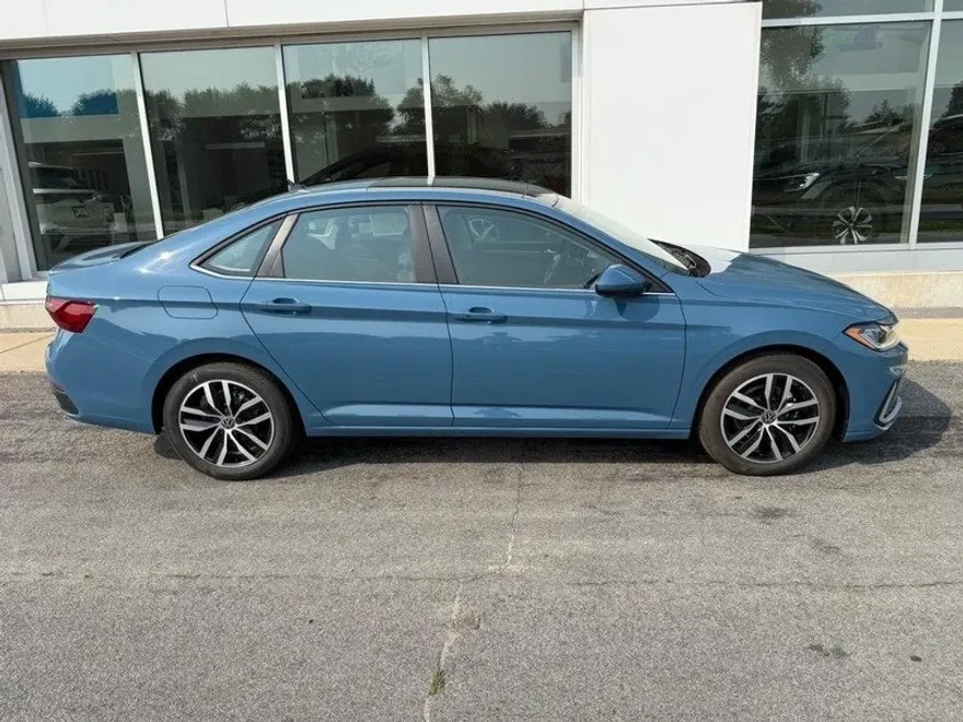 2025 Volkswagen Jetta 1.5T SE photo 1