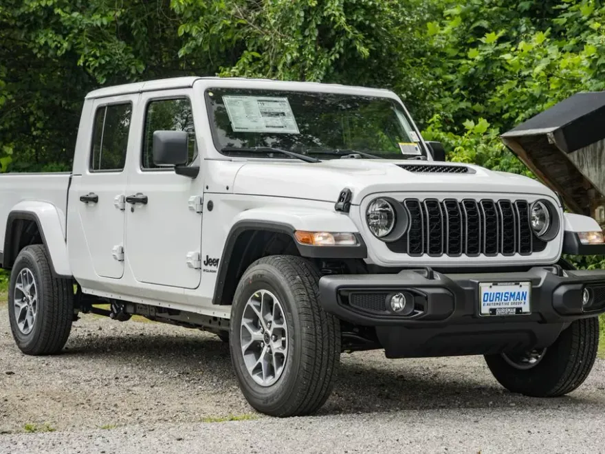 2025 Jeep Gladiator Sport S photo 1