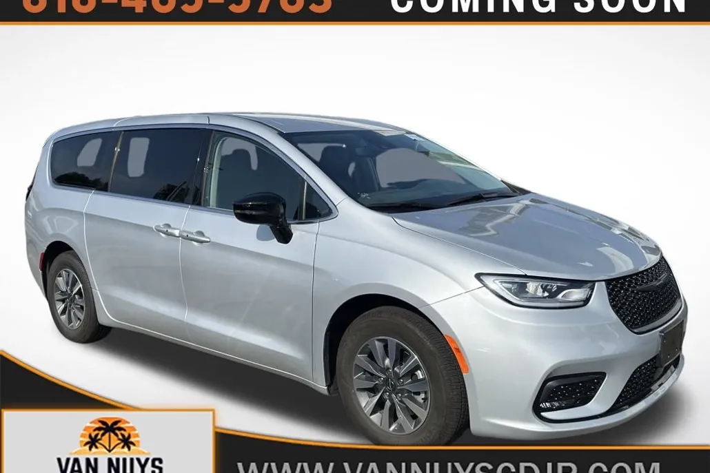 2024 Chrysler Pacifica Hybrid photo 1