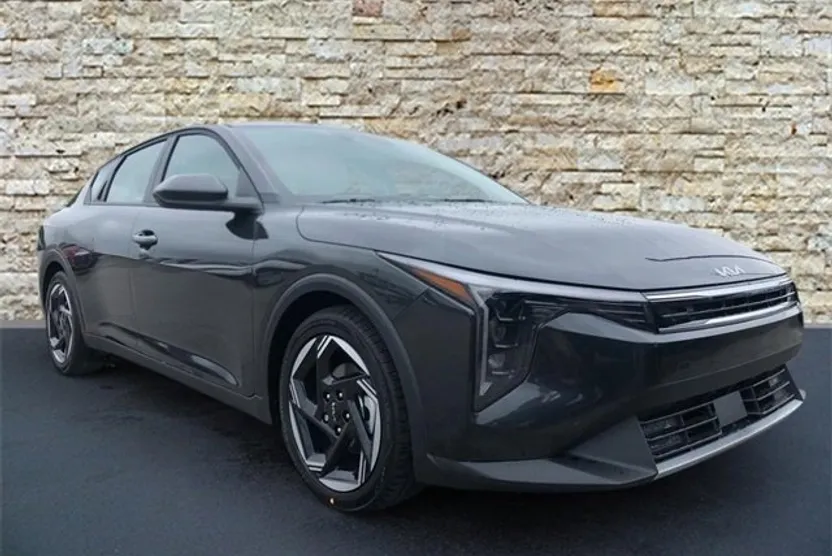 2025 Kia K4 EX photo 1