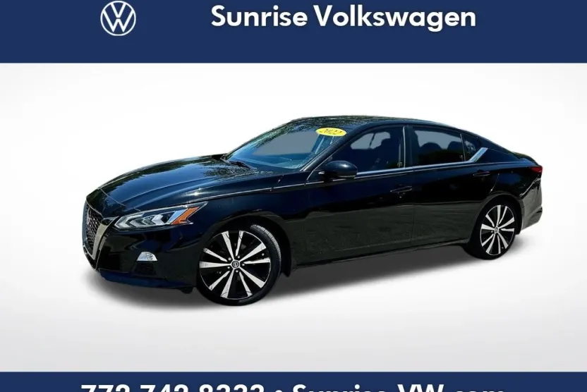 2022 Nissan Altima SR photo 1