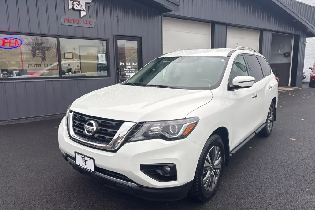 2018 Nissan Pathfinder SV photo 1
