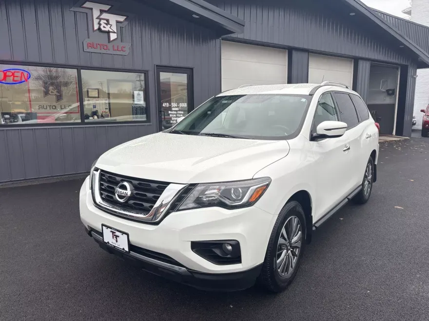 2018 Nissan Pathfinder SV photo 1