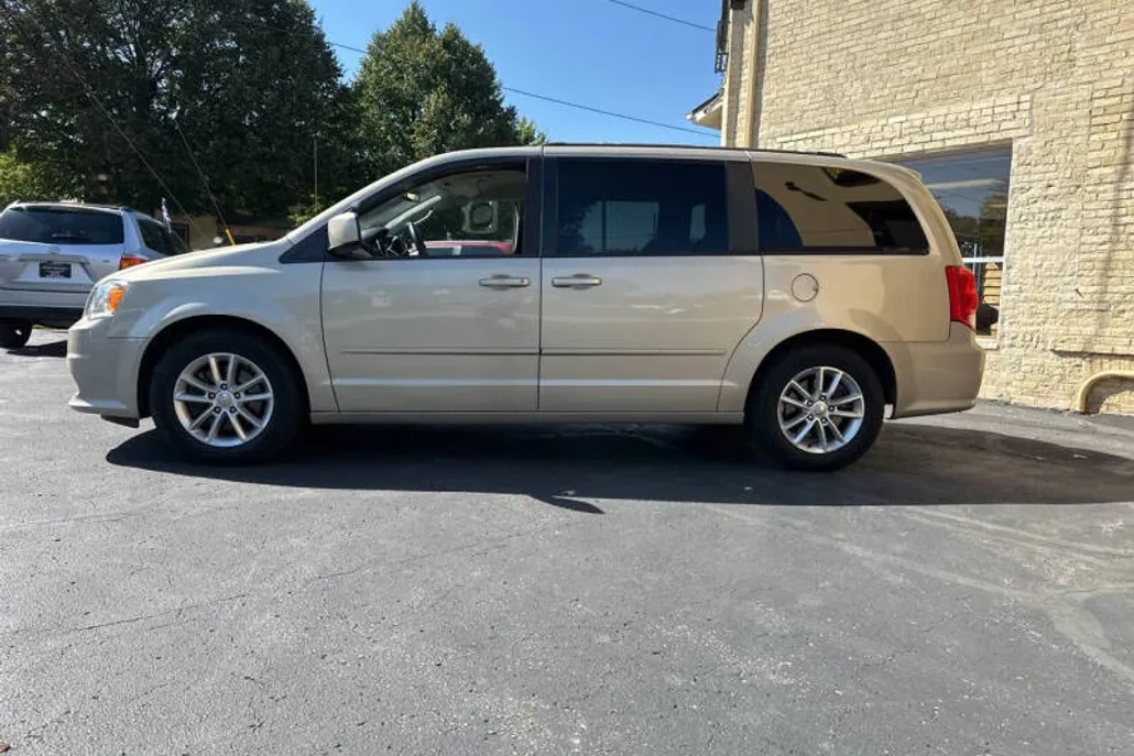 2014 Dodge Grand Caravan SXT photo 1