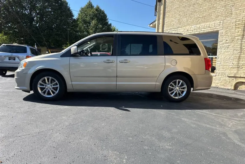 2014 Dodge Grand Caravan SXT photo 1