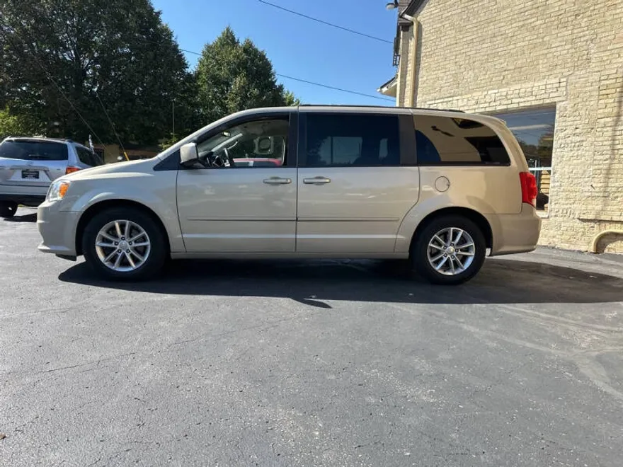 2014 Dodge Grand Caravan SXT photo 1
