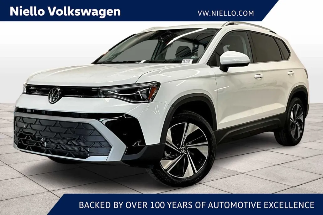 2025 Volkswagen Taos SE photo 1