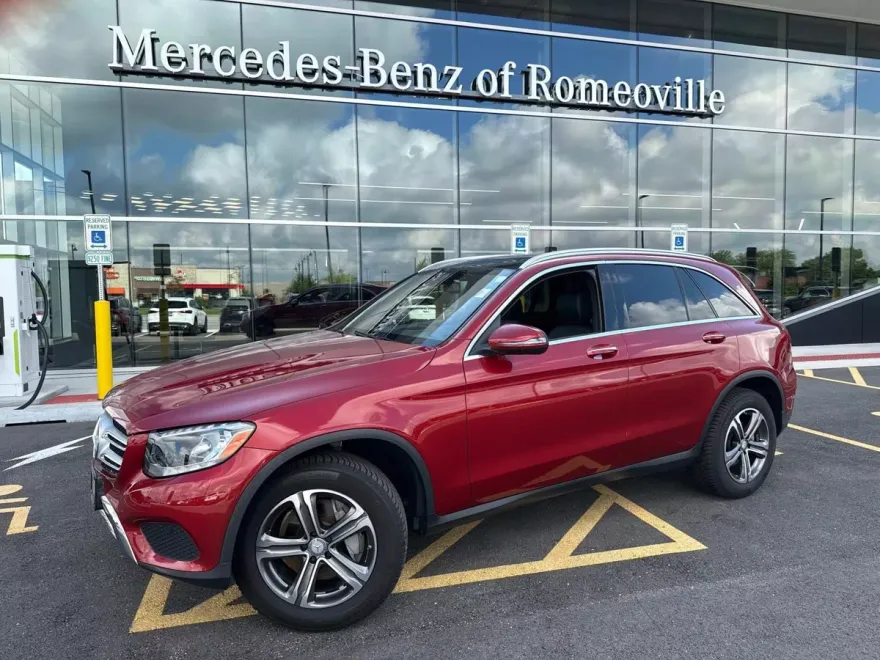 2017 Mercedes Benz GLC 300 4MATIC photo 1