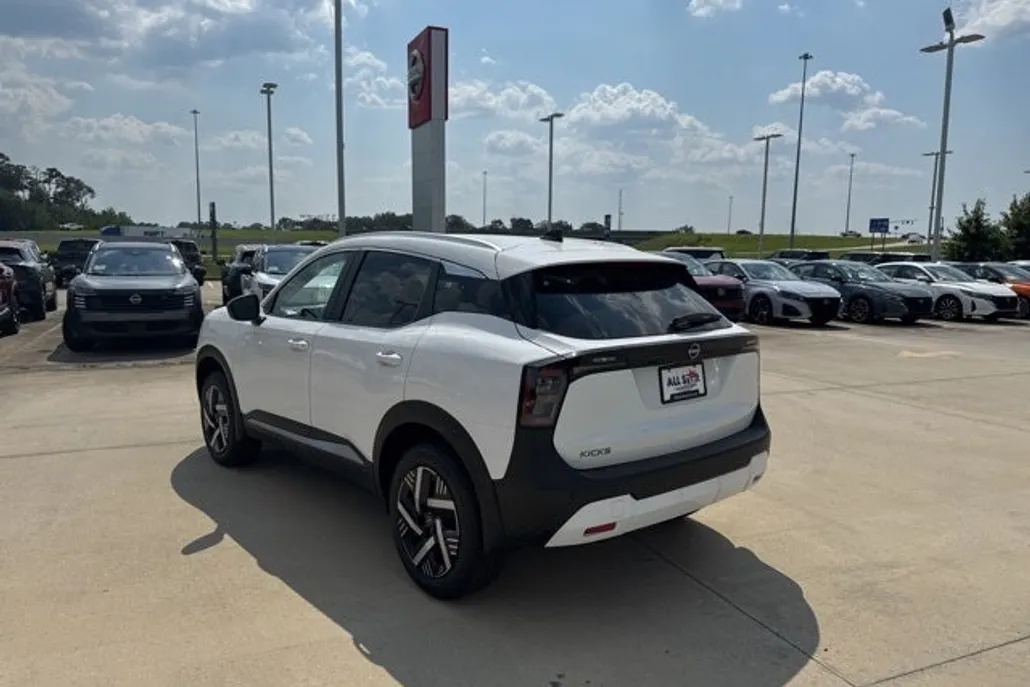 2026 Nissan Kicks SV photo 1