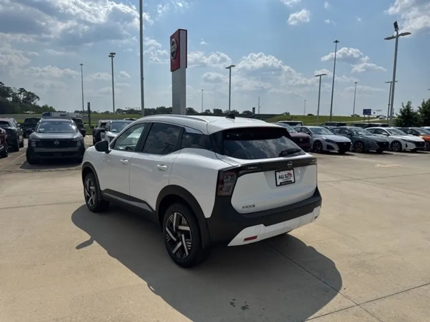 2026 Nissan Kicks SV photo 1
