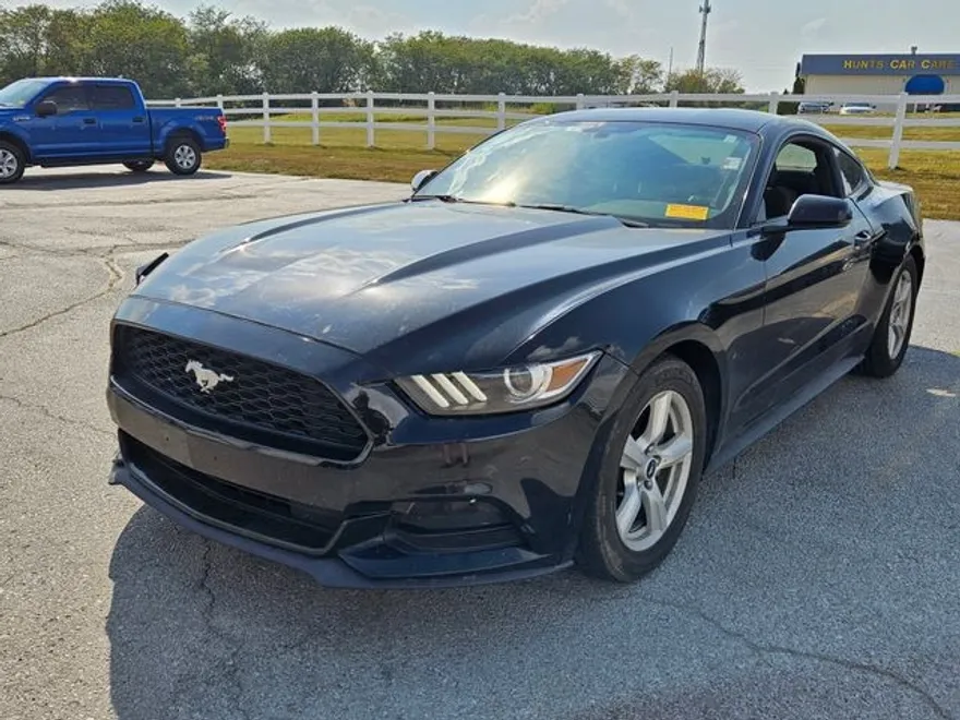 2015 Ford Mustang V6 photo 1