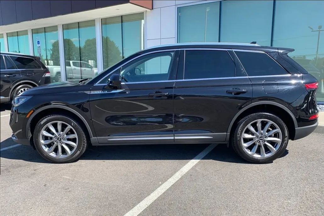 2022 Lincoln Corsair Standard photo 1