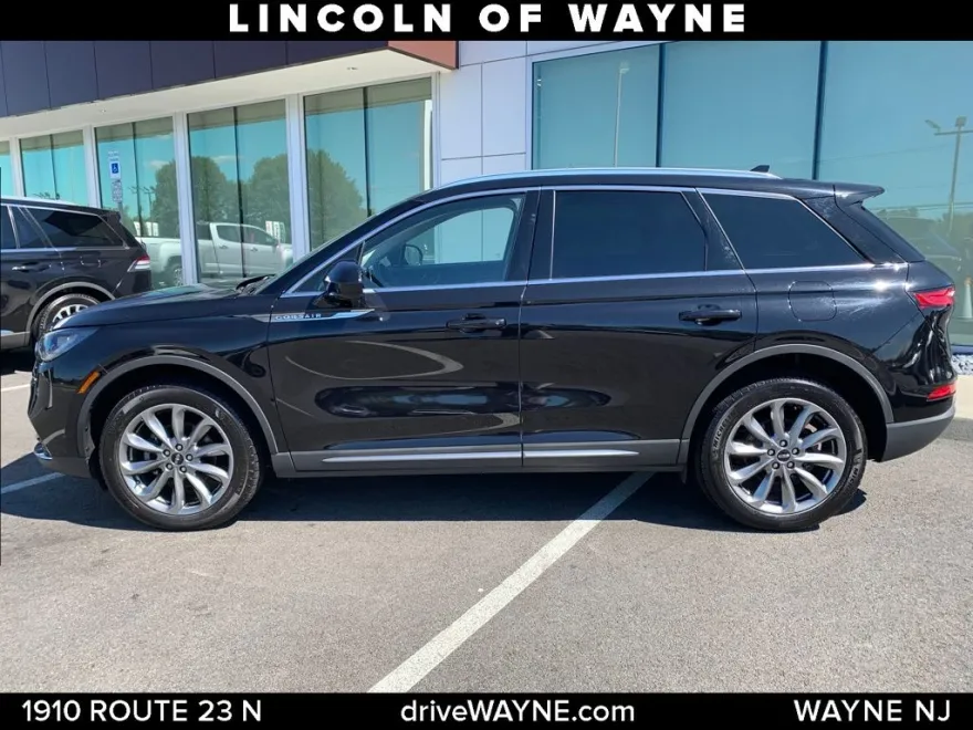 2022 Lincoln Corsair Standard photo 1