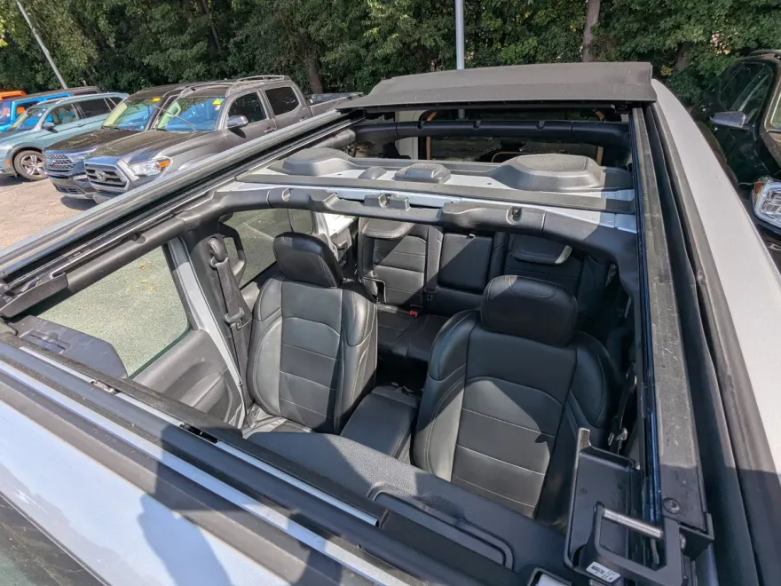 2023 Jeep Wrangler Sahara Altitude photo 1