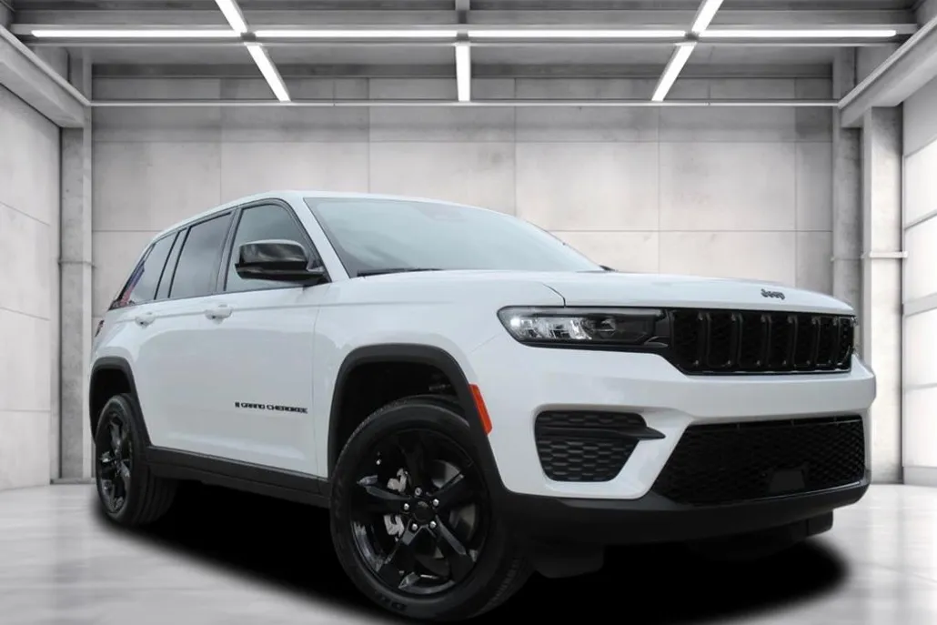 2025 Jeep Grand Cherokee Altitude photo 1