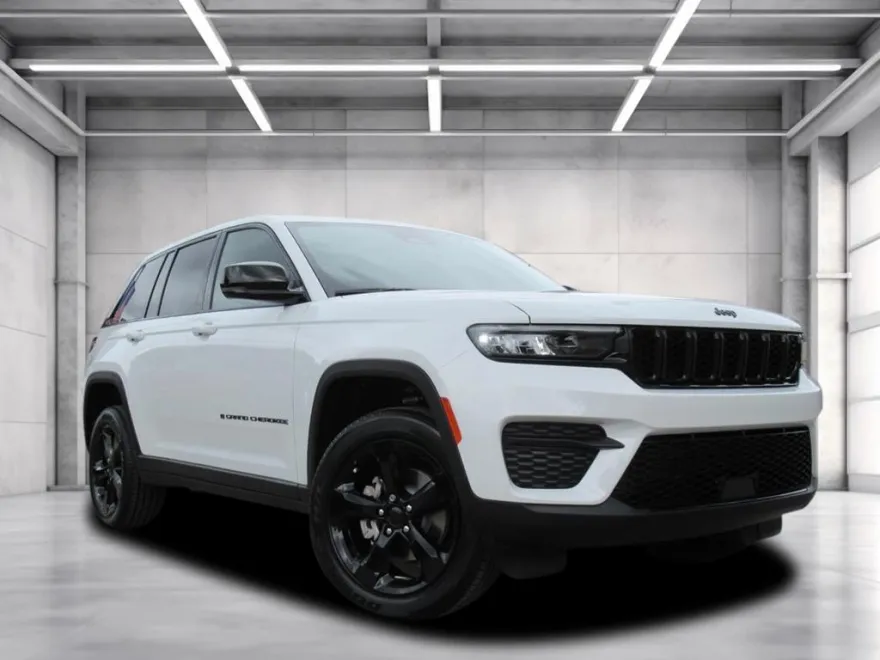 2025 Jeep Grand Cherokee Altitude photo 1