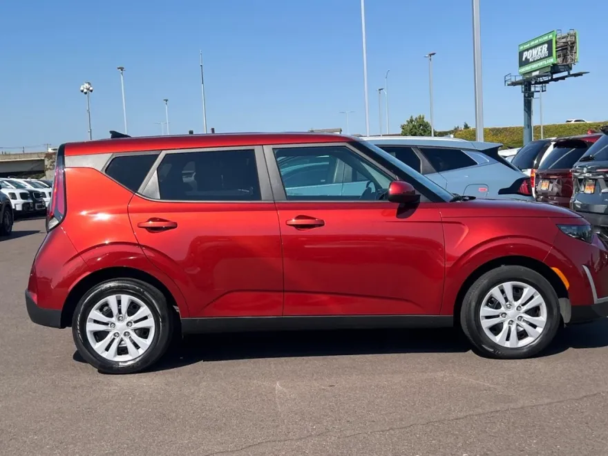 2023 Kia Soul LX photo 1