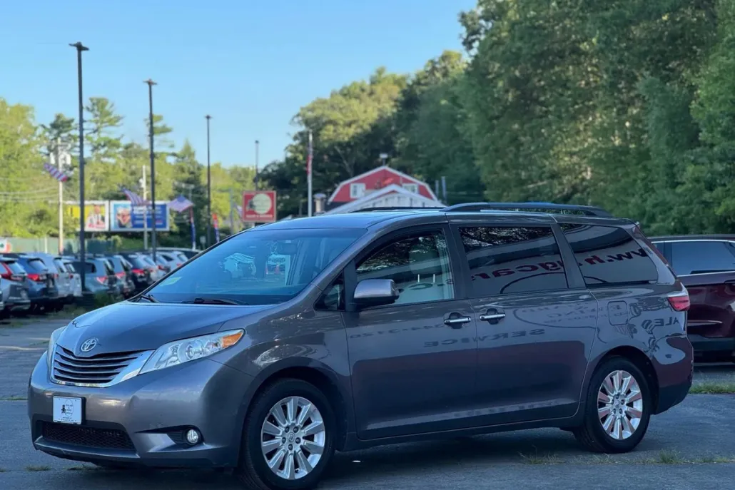 2015 Toyota Sienna XLE Premium photo 1