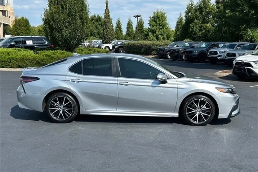 2023 Toyota Camry SE photo 1