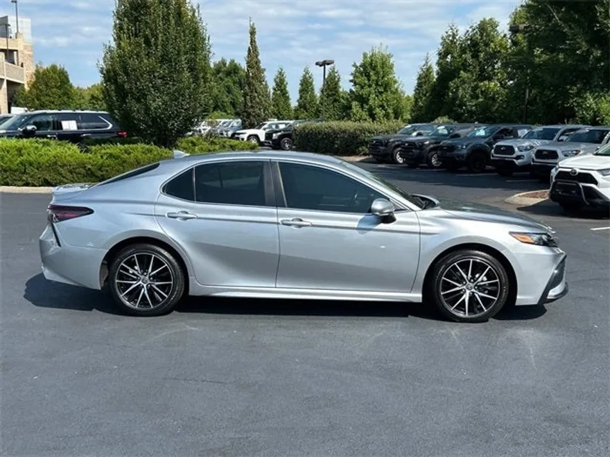 2023 Toyota Camry SE photo 1