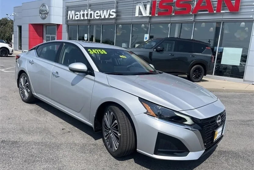 2025 Nissan Altima SL photo 1