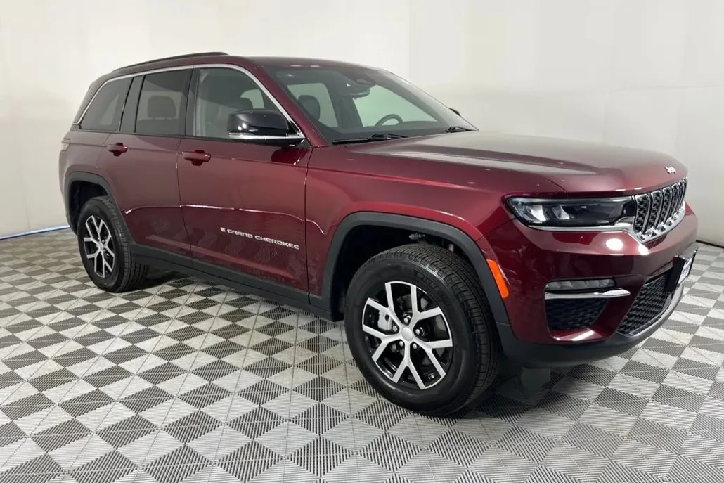 2024 Jeep Grand Cherokee Limited photo 1