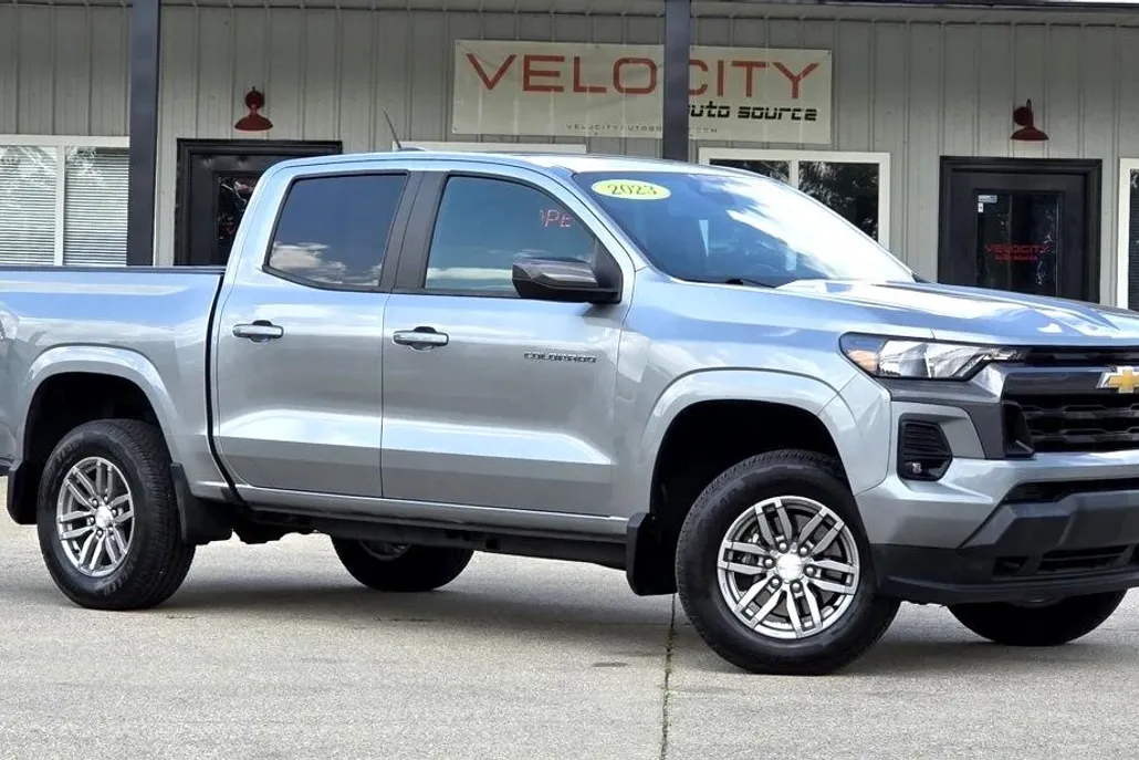 2023 Chevrolet Colorado LT photo 1