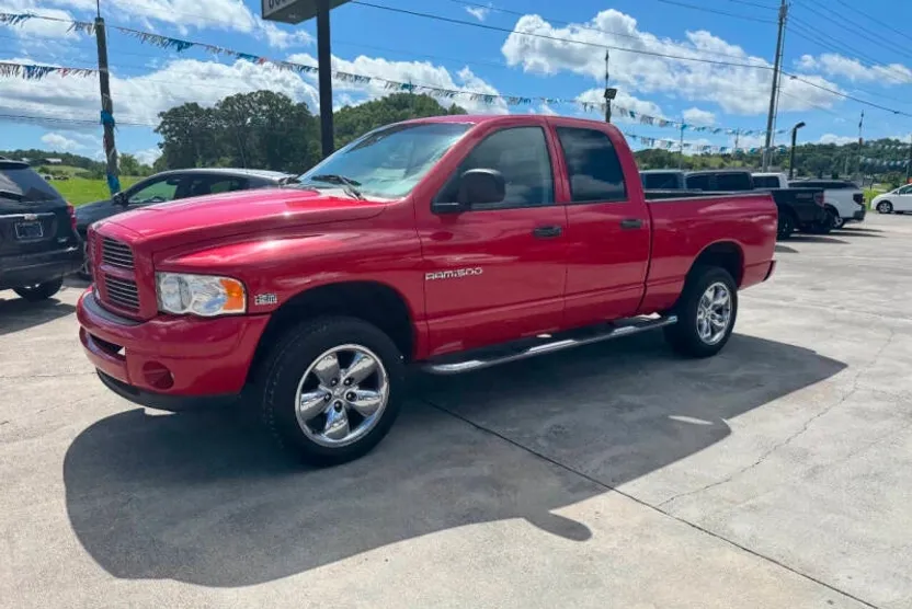 2003 Dodge Ram SLT photo 1