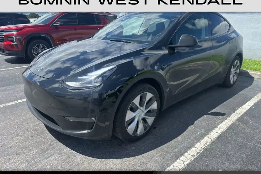 2024 Tesla Model Y Long Range photo 1