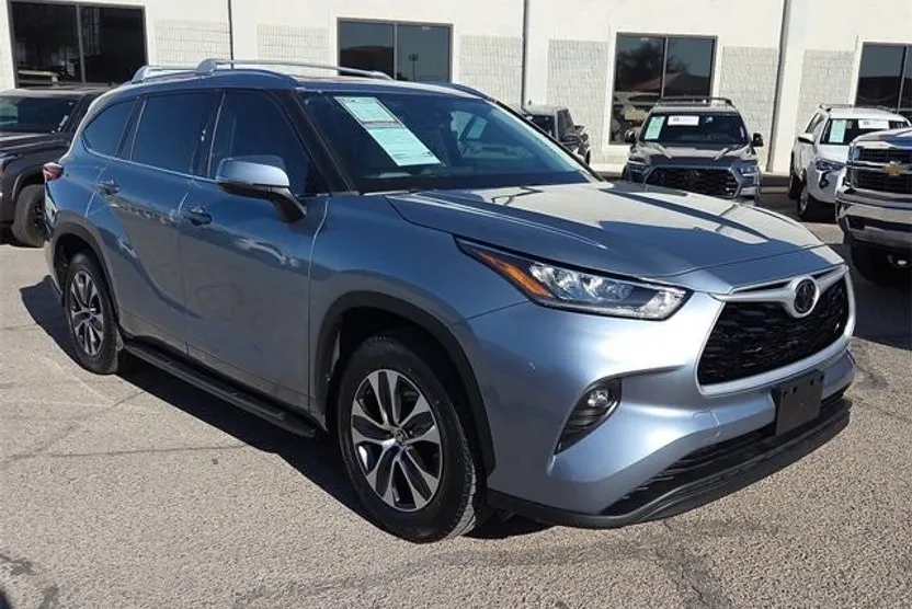 2020 Toyota Highlander XLE photo 1