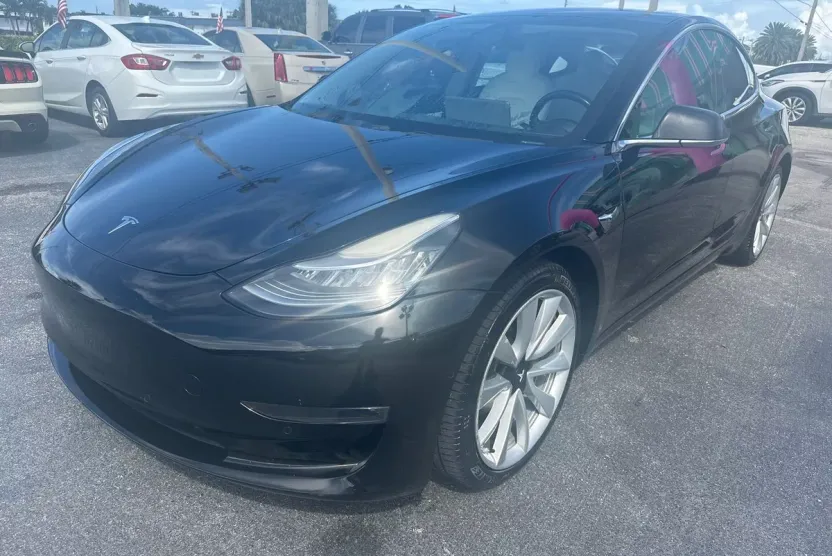 2018 Tesla Model 3 Long Range photo 1