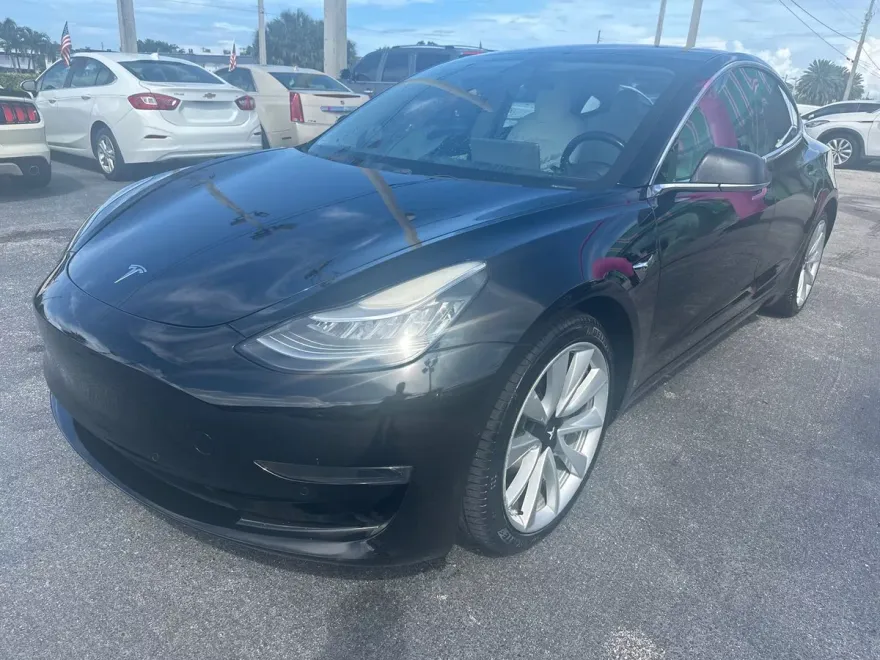 2018 Tesla Model 3 Long Range photo 1
