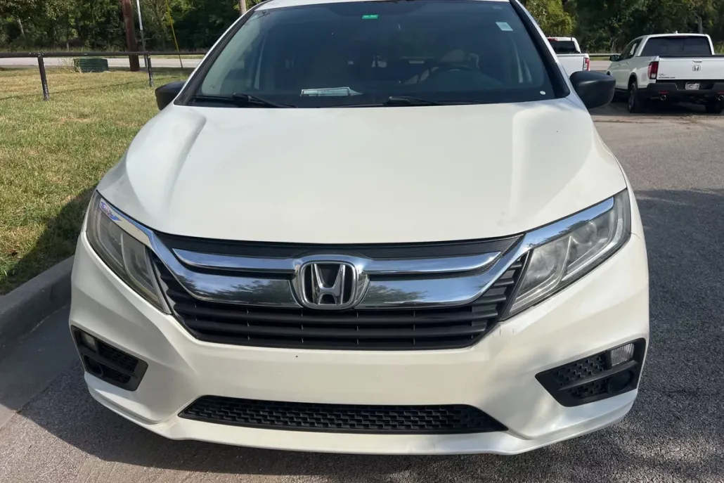 2018 Honda Odyssey LX photo 1