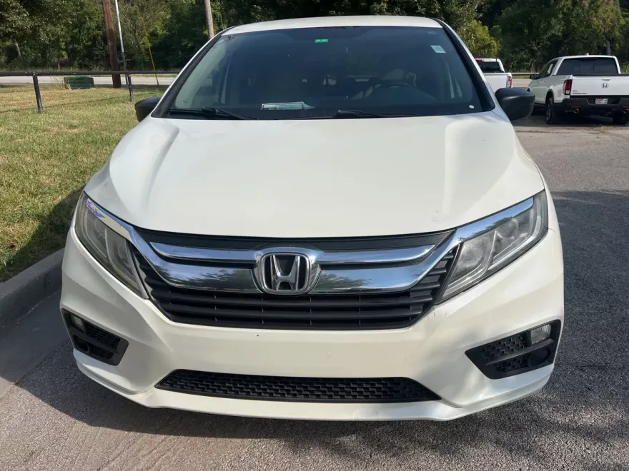 2018 Honda Odyssey LX photo 1