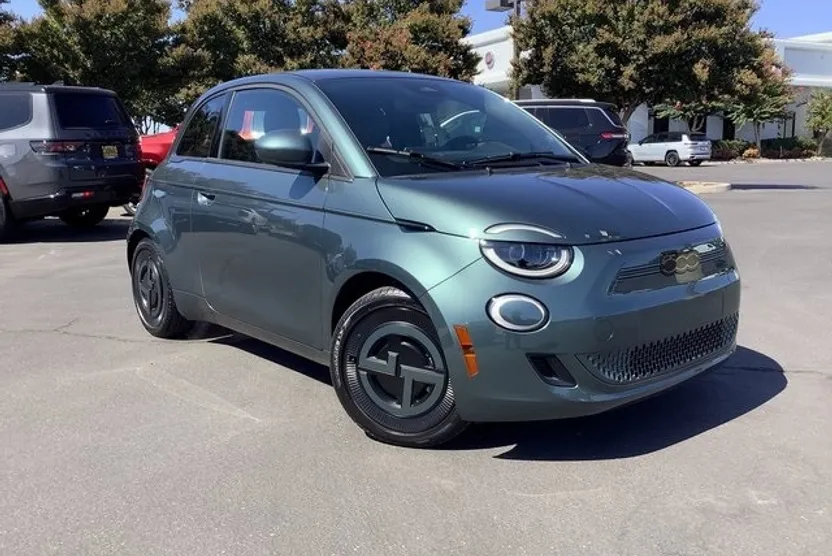 2025 Fiat 500e La Prima photo 1