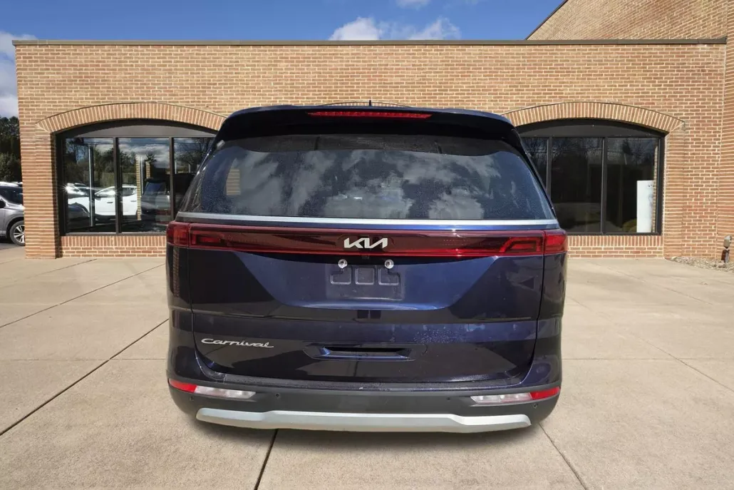 2022 Kia Carnival LXS photo 1