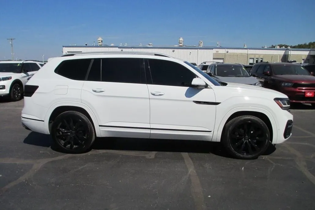 2022 Volkswagen Atlas V6 SEL Premium R-Line photo 1