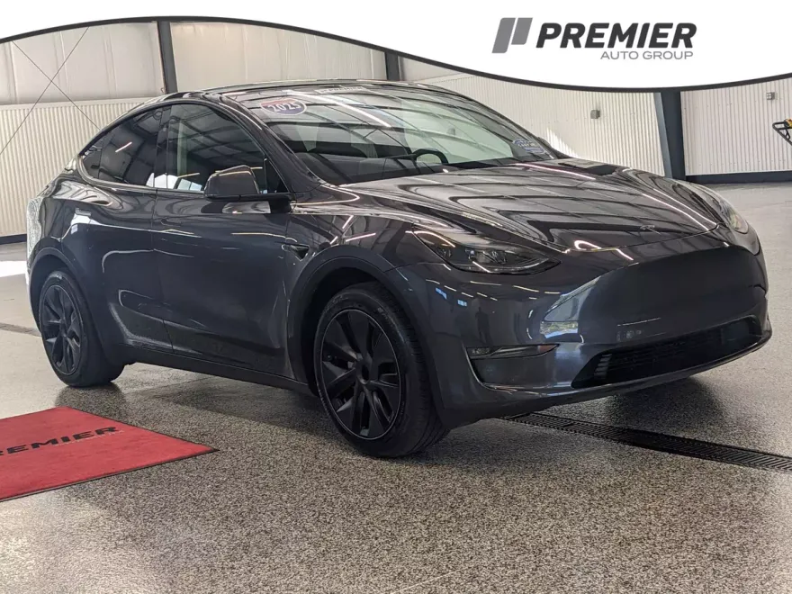 2025 Tesla Model Y Long Range photo 1
