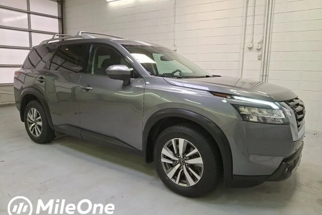 2022 Nissan Pathfinder SL photo 1