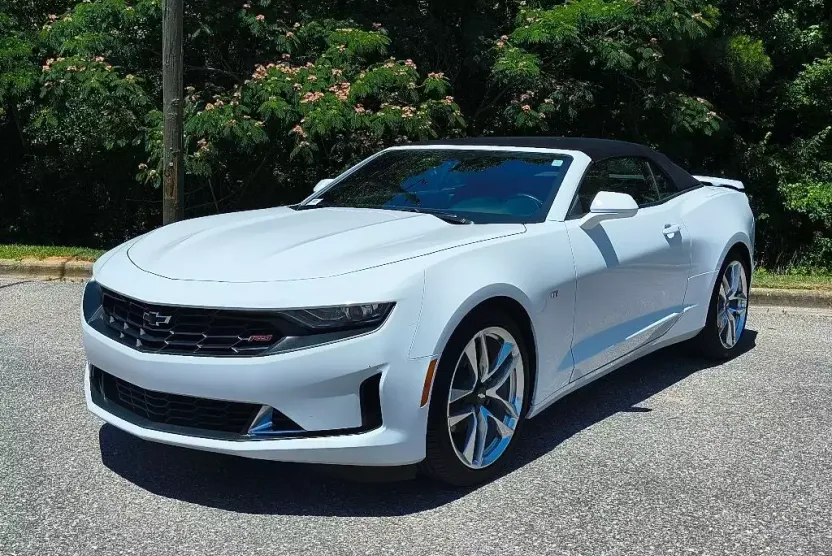 2023 Chevrolet Camaro 2LT photo 1