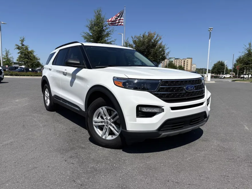 2024 Ford Explorer XLT photo 1