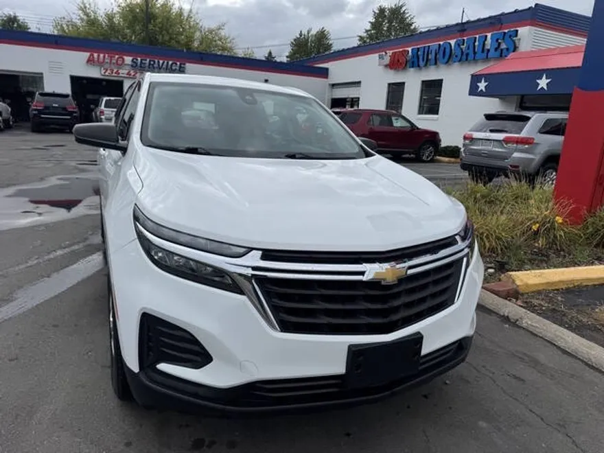 2022 Chevrolet Equinox LS photo 1